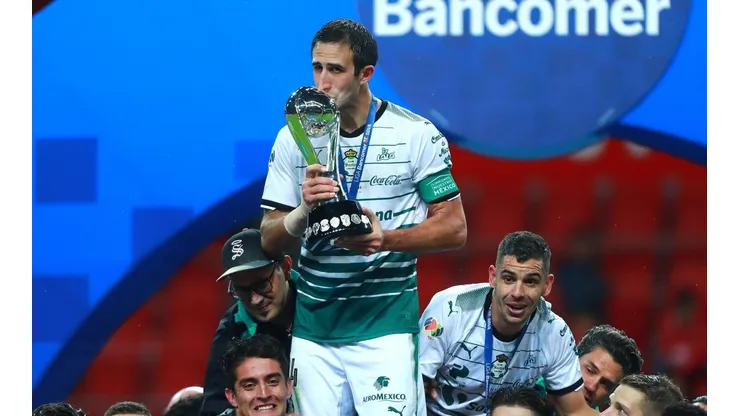 Boca ya habría arreglado con Izquierdoz su contrato