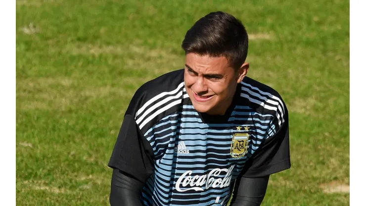Tres de tres. Dybala no le dio ninguna chance a Caballero