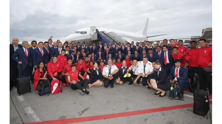 Foto del plantel luego de arribar en Moscú.