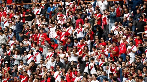 La hinchada del pueblo peruano