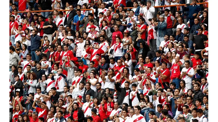 La hinchada del pueblo peruano