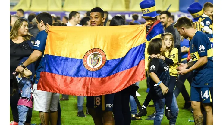 Foto de Frank Fabra con la camiseta de la Selección Colombia.