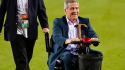El 'Maestro' Tabárez con su carrito característico.