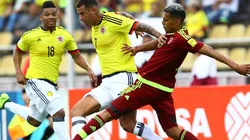 Cardona recibió el apoyo del plantel de la Selección Colombia.