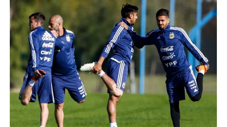 FUERZA, MANU. Lanzini se pierde el Mundial y sus compañeros lo lamentaron en las redes.