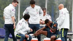 Preocupación en Brasil: Casemiro fue desde atrás contra Fred y lo lesionó