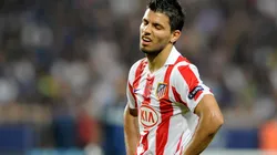 El Kun con la camiseta del Atlético