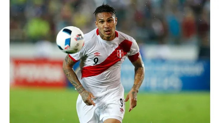 UN GRAN GESTO: Paolo Guerrero le cumplió el sueño a una fan. (Foto: Getty)