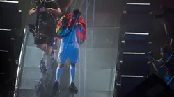 Foto de Cristiano Ronaldo con la bandera de Portugal
