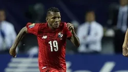 El mediocampista panameño necesitará unos tres meses para superar la lesión en su pie derecho