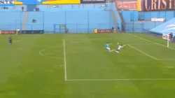 INCREÍBLE: Grosero error del arquero en la salida.