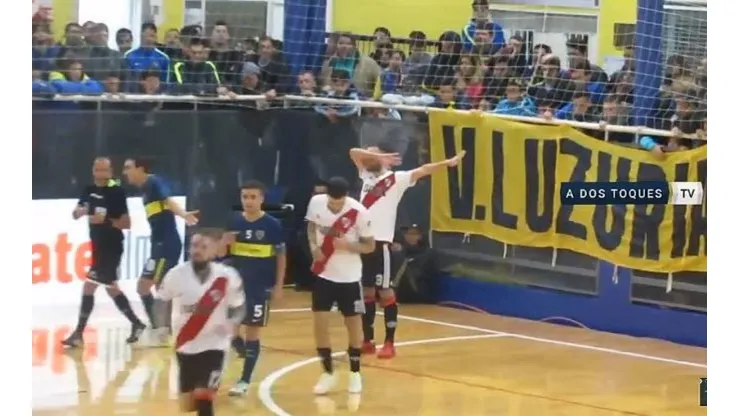 Foto del jugador celebrando como Scocco.