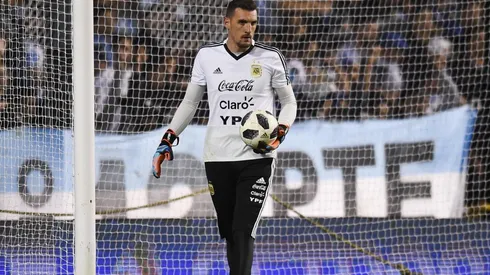 Armani en la previa del partido ante Haití en la Bombonera.