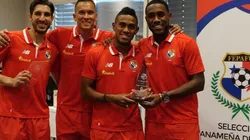 Penedo (izquierda) resaltó la unión que existe en la convocatoria panameña para el Mundial