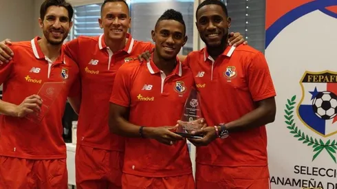 Penedo (izquierda) resaltó la unión que existe en la convocatoria panameña para el Mundial