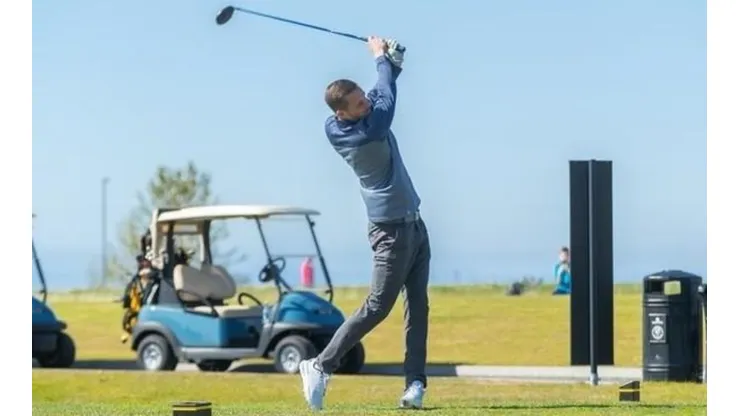 MENOS FÚTBOL, MÁS GOLF. El plantel de Islandia se relajó de una forma muy particular.