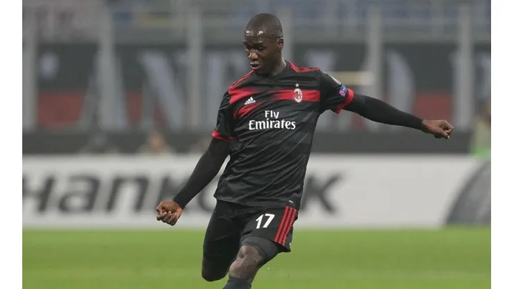 Cristian Zapata jugando en Milan.