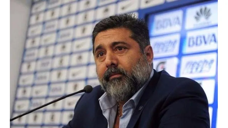 Con el fin de cerrar su llegada a Boca, Angelici charlará con Guzmán