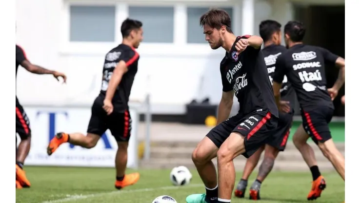 Chile enfrenta a Serbia este lunes