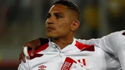 Paolo Guerrero se emocionó al cantar el himno y contagió a todo Perú