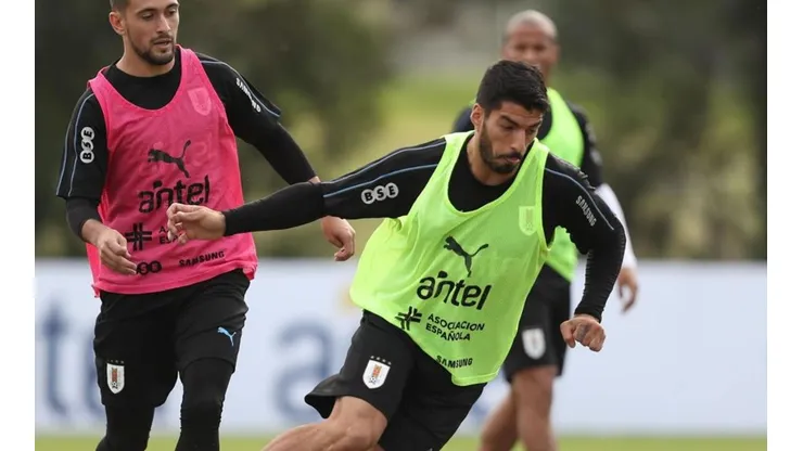 EL GOLEADOR CHARRÚA. Luis Suárez durante el entrenamiento de la Selección Argentina.
