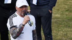 Sampaoli hablando con la hinchada Argentina