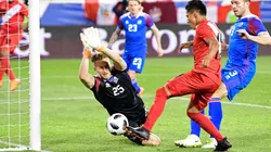 NO PUDO ATAJAR. El arquero de Islandia ante Perú hace unos días atrás (Foto: Getty).