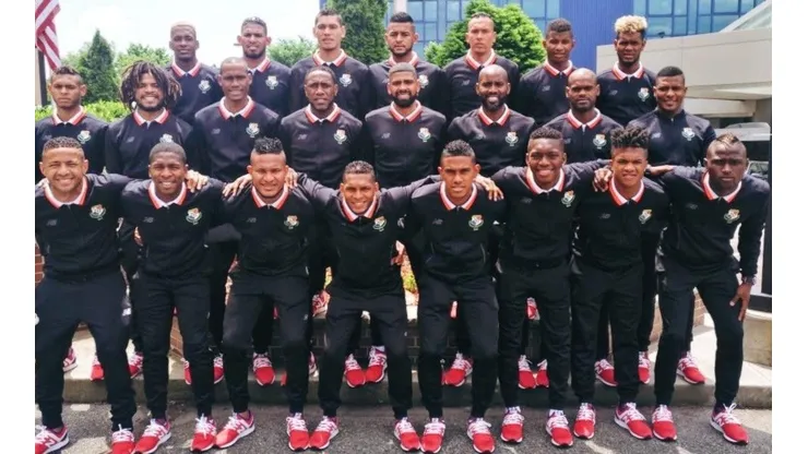 La selección panameña se fotografió en Estados Unidos antes de continuar su viaje hasta Noruega