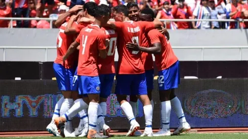 FIESTA EN EL ESTADIO NACIONAL. 3 a 0 y sigue...