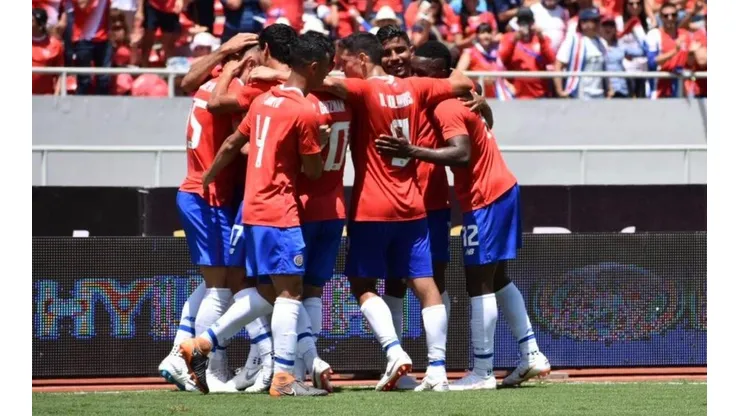 FIESTA EN EL ESTADIO NACIONAL. 3 a 0 y sigue...