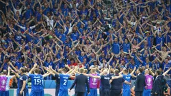 EN LA EURO. El saludo entre jugadores y fanáticos durante la Eurocopa 2016 de Islandia (Foto: Getty).