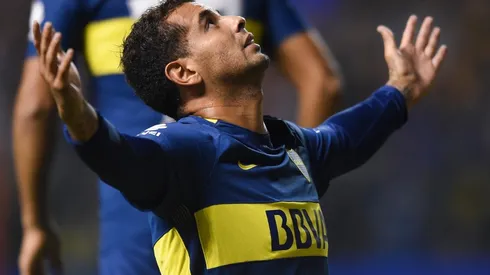 Edwin Cardona festeja un gol con la camiseta de Boca