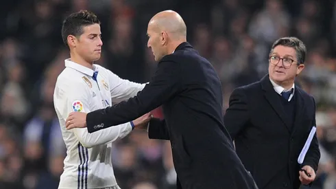 Foto de Zinedine Zidane junto a James Rodríguez