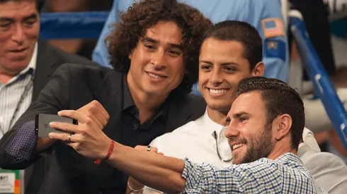 FELICIDADES, CUMPLEAÑERO. Guillermo Ochoa saludó a Javier Hernández por su cumpleaños.