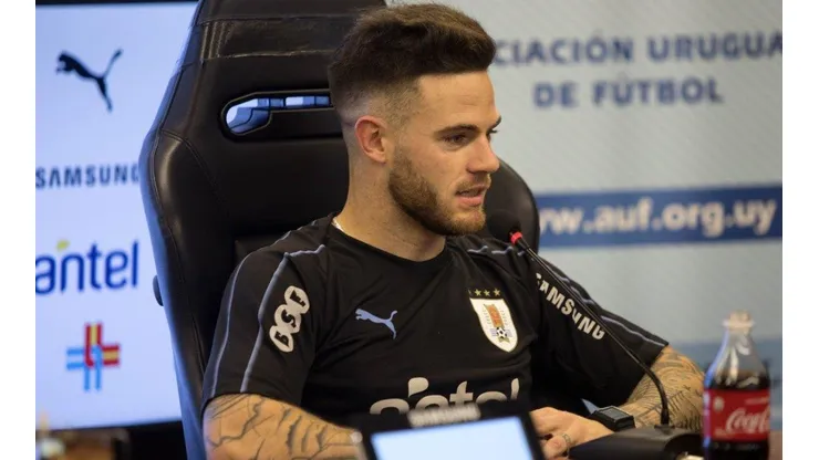 EN CONFERENCIA. Nahitan Nández habló con la prensa con los colores de la Selección de Uruguay.