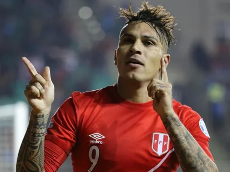 Paolo Guerrero ya posó con la indumentaria de Perú