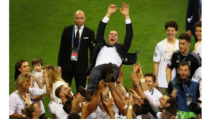 EN LA CIMA. Zinedine Zidane hizo historia en el Madrid como entrenador y futbolista.