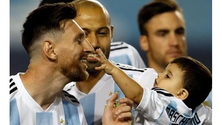 COMPROBANDO QUE ES UN HUMANO. La foto que subió Mascherano en su cuenta de Instagram.