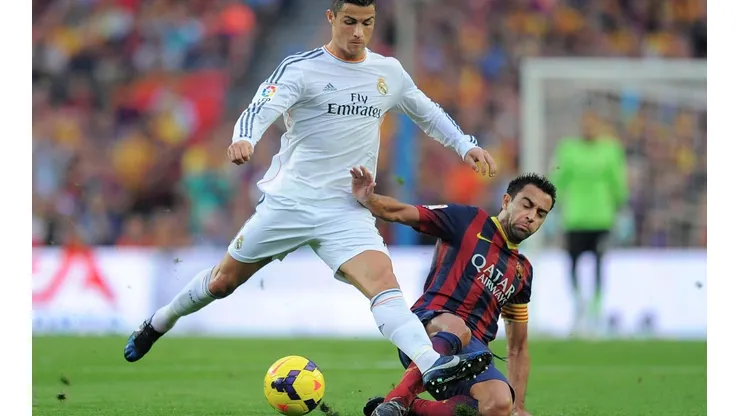 Xavi en un clásico frente al Madrid