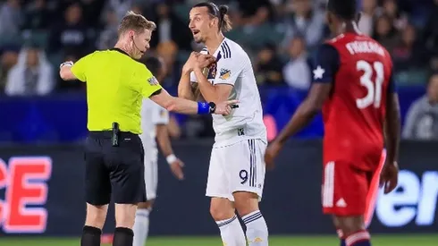 Zlatan regresó tras su suspensión con una extraordinaria actuación