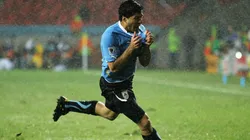 AMOR POR LA CELESTE. Luis Suárez celebra en Sudáfrica 2010 con la Selección de Uruguay (Foto: Getty).