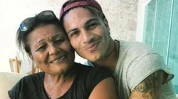 Foto de Paolo Guerrero con su madre