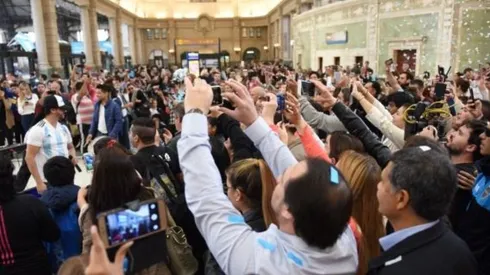 CANTA RÁFAGA. El grupo de cumbia hizo bailar a todo Retiro.