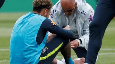 TODAVÍA CON DOLOR. Neymar en el entrenamiento de Brasil de este miércoles.