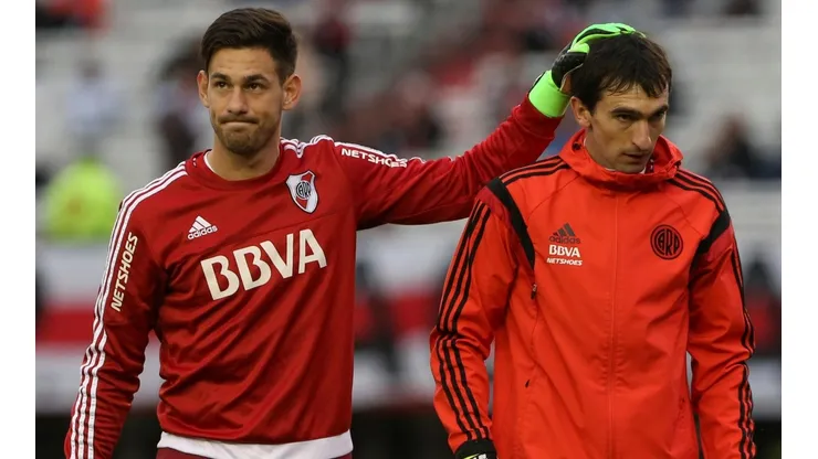 SUPLENTE Y TITULAR. Batalla y Barovero en el Monumental antes de un partido con River (Foto: Getty).