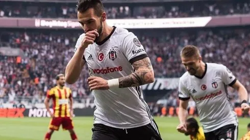 Álvaro Negredo celebrando un gol por Besiktas
