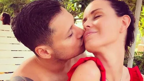 Mauro Zárate subió una foto con su mujer, pero todos miraron su pantalón