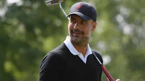 Guardiola jugando al golf en Italia