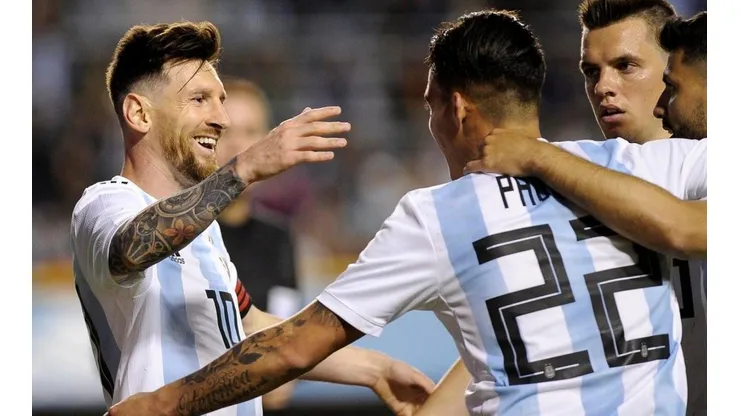 SONRISA DE GANADOR. Messi feliz junto a sus compañeros en el amistoso contra Haití.