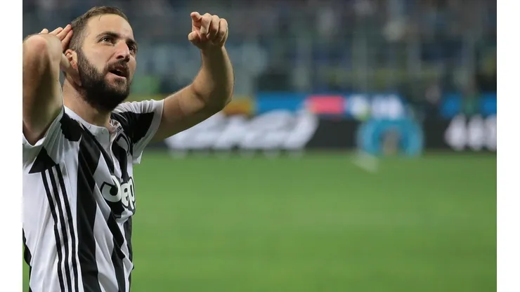 Higuaín podría irse de Italia